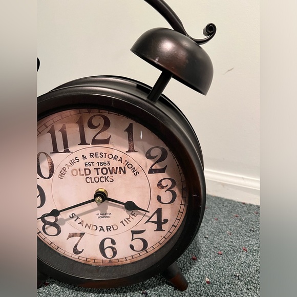 CLOCK - Picture 6 of 6